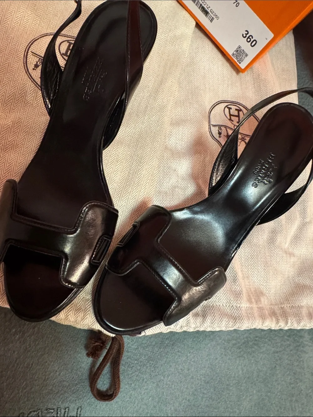 Hermes Black Women's Leather Slingback Heeled Sandals.Shoes bags and boxes.